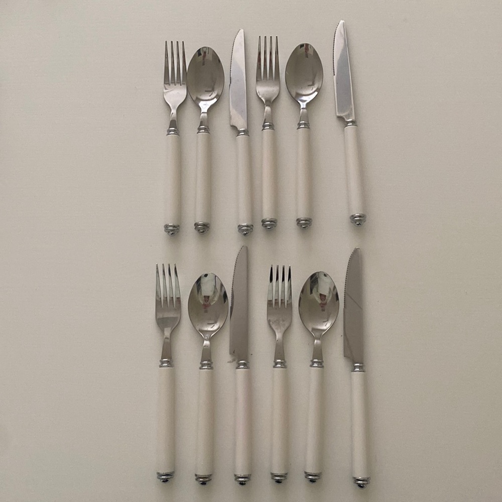 White Plastic Handle Stainless Steel Flatware, Service for 4